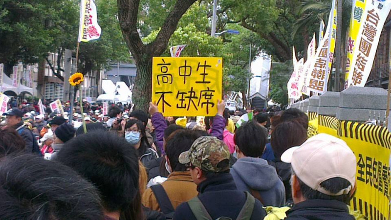 318學運不僅僅只是個抗議行動，更是青年在政黨惡鬥下的一個出口。圖：莊豐嘉/攝   