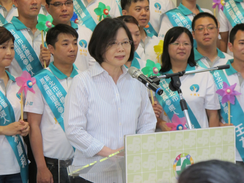 民進黨主席蔡英文9日出席「民主小草」活動，呼籲改變台灣從基層開始。圖：林朝億/攝   