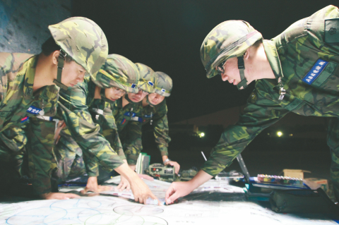 台灣陸海空三軍17日於台灣海峽離島澎湖諸島舉行大規模的漢光演習，模擬中國軍隊侵犯攻擊台灣的相關推演，並公開國內外媒體參訪。圖片來源：國防部官方網站。   