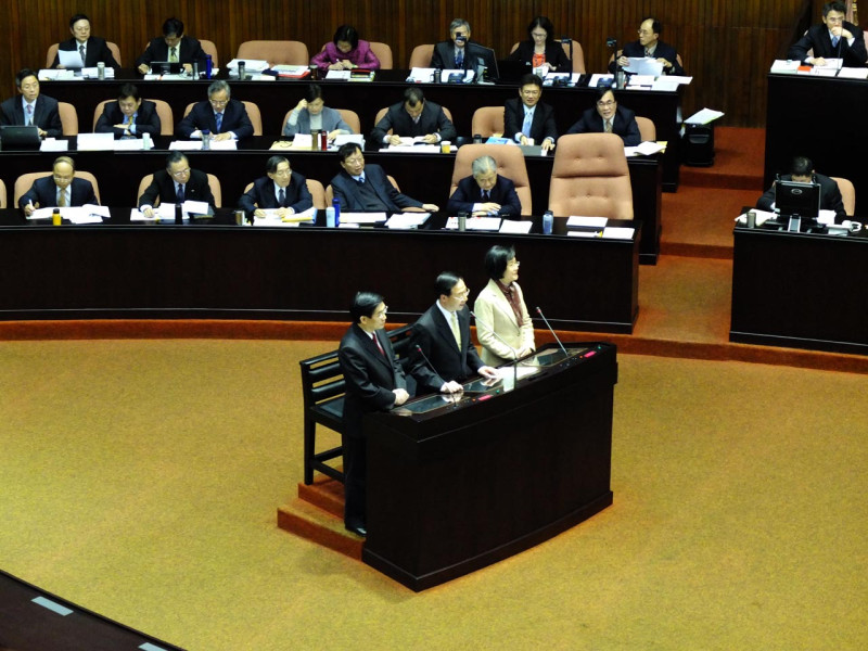 行政院長江宜樺今(22)日表示，公民不服從是用違法方式表達意見，因此之後也可能要接受法律制裁。圖：翁嫆琄/攝。   