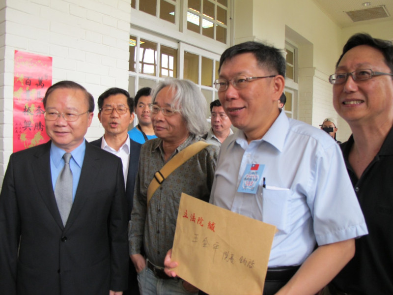 台北市長候選人柯文哲、馮光遠等人呼籲修改選罷法，讓無黨籍候選人也可以派投票所監察員。圖：林朝億/攝影   