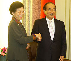 中選會主任委員被提名人張博雅（左）5日拜會立法院長王金平（右）。圖片來源：中央社   