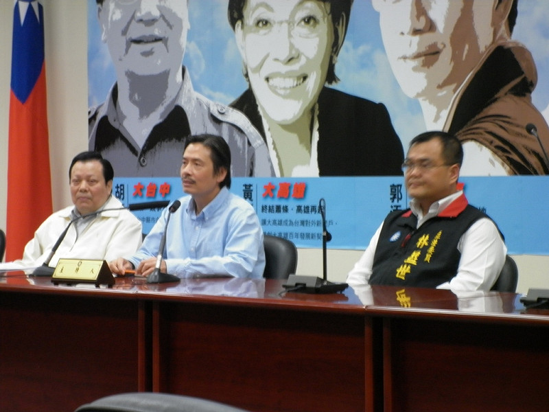 國民黨立委羅淑蕾日前幫親民黨台北市議員候選人站台助選惹爭議，國民黨秘書長金溥聰5日說，因為之前沒有明文規範，所以既往不究。圖片：謝莉慧攝&nbsp;&nbsp;&nbsp;