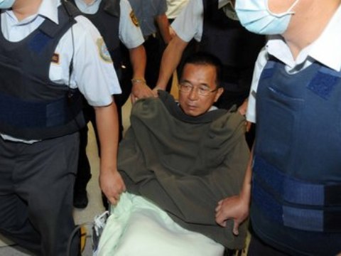 法務部矯正署今（3）日指出，前總統陳水扁昨晚意圖以毛巾自殺，經制止後，身體並無重大異狀。圖片來源：中央社資料照片。   