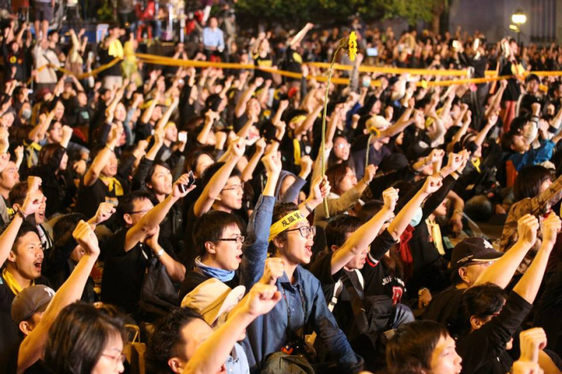 經過318占領立法院到330的五十萬人上凱道，更是已經打破台灣社會運動有史以來的規模和格局。圖：新頭殼資料照   