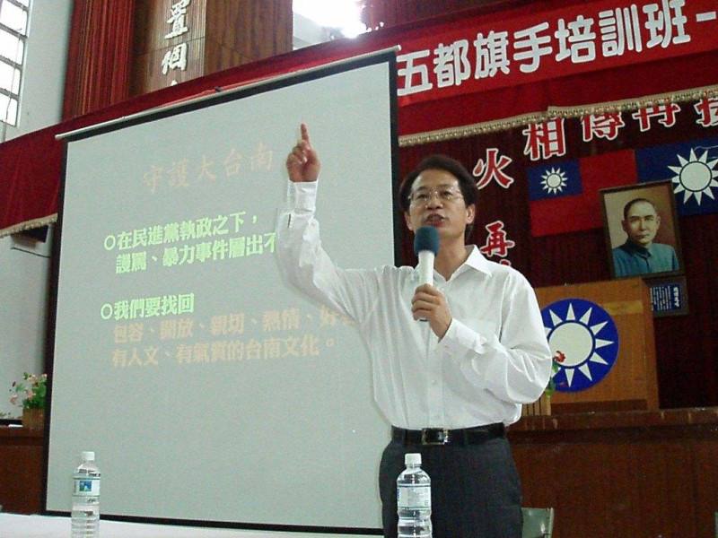 郭添財強調這次大台南市長為在地人對抗外來的民進黨候選人。圖片來源:陳衍有攝影   