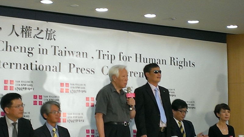 台灣關懷中國人權聯盟今(24)日下午舉辦「陳光誠在台灣，人權之旅」記者會。圖：周思宇/攝   