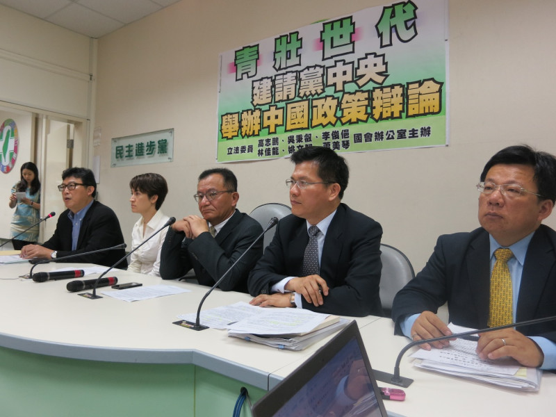 民進黨青壯派立委23日呼籲舉辦中國政策大辯論。圖：林朝億/攝影   