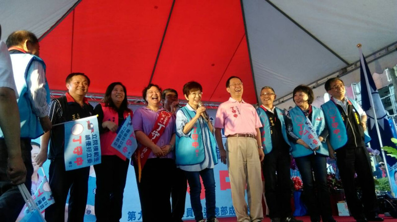 立法院副院長洪秀柱14日為國民黨立委丁守中站台輔選。圖：符芳碩/攝   