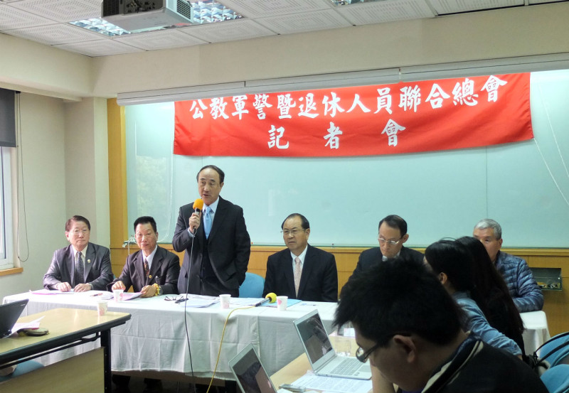 退休軍人今(9)日召開記者會，盼外界不要無限上綱抹黑國軍。圖：翁嫆琄/攝   