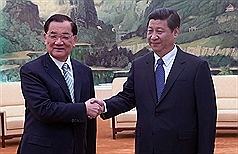 連戰將在17日率團訪問中國，將會晤中國國家主席習近平，這是繼去年2月25日首次「連習會」（圖）後，雙方再次會面。圖：中央社資料照片   
