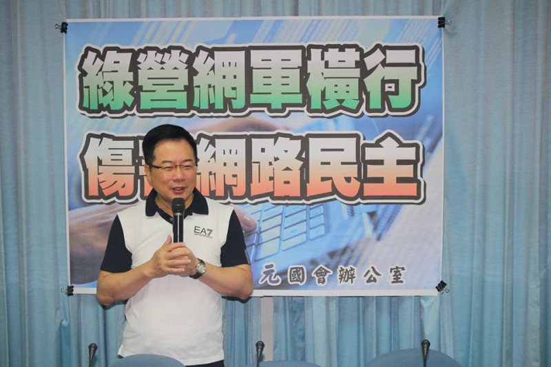 蔡正元今（6）早在立法院國民黨黨團舉行「綠營網軍橫行 傷害網路民主」記者會，全力反擊網軍。圖：林雨佑/攝   