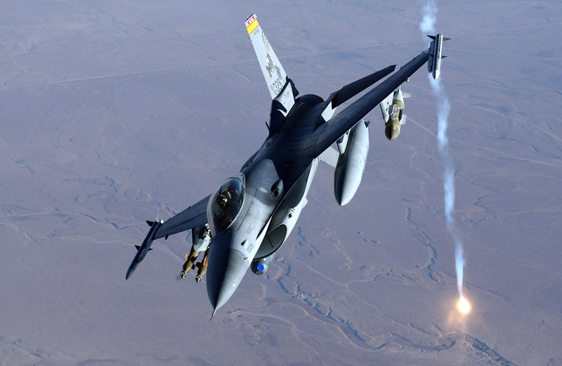 美國國防部代表團已就F-16A/B型戰機配備升級組裝項目及價格做出最後定案，146架的空軍F-16A/B型戰機將以「改造」的說法以降低對岸的反彈，總價將達42億美元。圖為美軍F-16C型戰機。圖片來源：達志影像/路透社   
