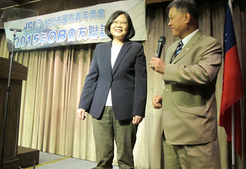 民進黨主席蔡英文7日晚間出席台北市青商會資深會員聯誼會活動。圖：林朝億/攝   