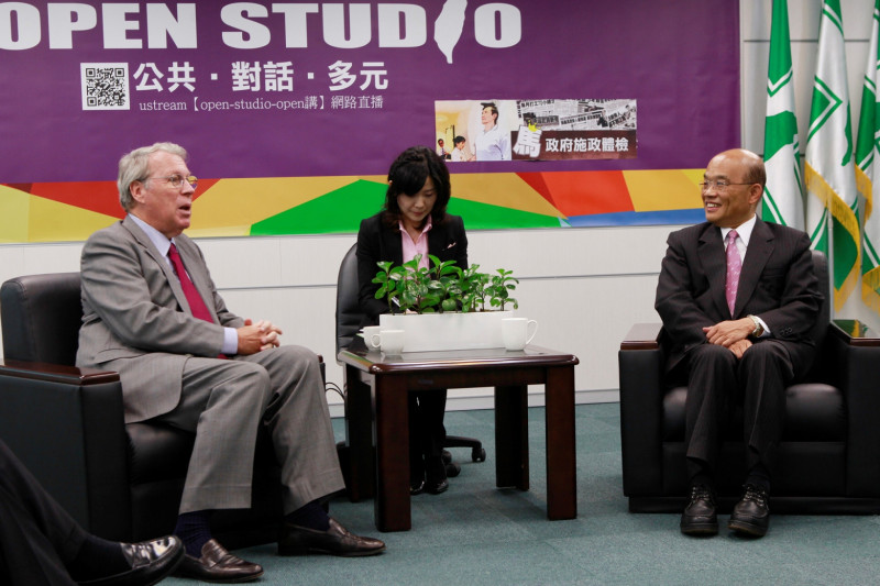 民進黨主席蘇貞昌1日在黨部接見AIT理事主席薄瑞光。圖：民進黨提供   