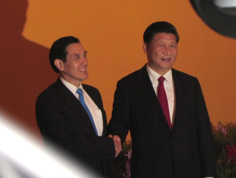 總統馬英九與中國國家主席習近的世紀之握。圖：翁嫆琄/攝   