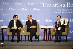 總統馬英九（左起）29日在台北出席第11屆華人企業領袖高峰會，與理律法律事務所所長陳長文、遠見．天下文化事業群董事長高希均對談。圖：中央社   