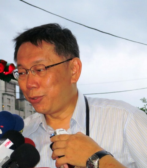 有意參選台北市長的台大醫師柯文哲今（2）天上午說，他之所以猶豫加入民進黨，是因為「危邦不入、亂邦不居」。圖：新頭殼資料照片   
