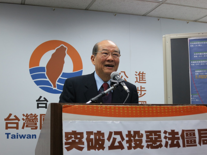 台灣團結聯盟主席黃昆輝6日表示，核四公投應以50公里逃命圈為主。圖：林朝億/攝   