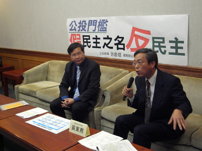 台灣團結聯盟立法委員許忠信今（5）日表示，在《公民投票法》未修法之前，權宜之計應以「是否同意續建核四」作為題目，以符合提案人國民黨的立場。圖：楊宗興/攝   