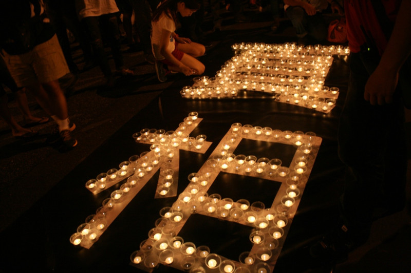 在20日的燭光晚會中，多名因軍檢的受害者家屬也出面呼籲真相水落石出。圖：林良齊/攝   