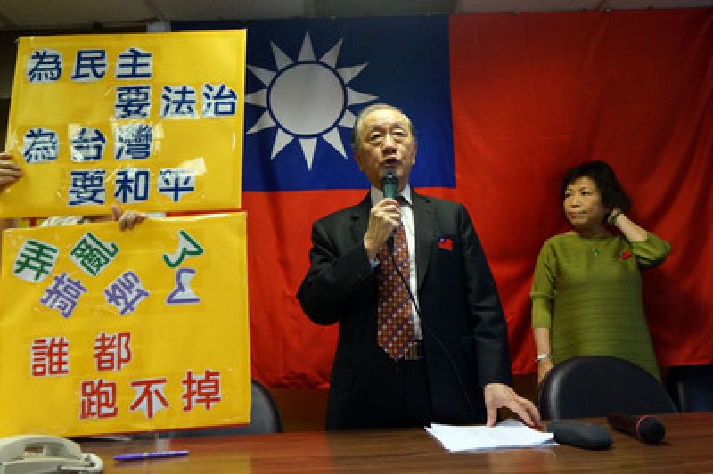 新黨主席郁慕明今（2）天早上召開記者會，號召民眾於4日當天下午2點，為民主法治與台灣和平站上凱道。圖：中央社   