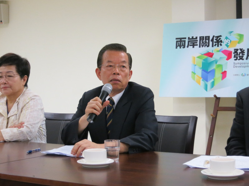 前行政院長謝長廷24日舉辦記者會說明前往香港舉辦兩岸研討會事宜。圖：林朝億/攝   