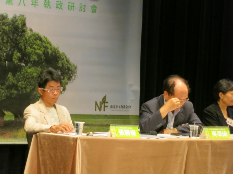 民進黨30日舉辦第2場八年執政研討會，學者張勝雄建議民進黨若重新執政，應檢討BOT。圖：林朝億/攝   