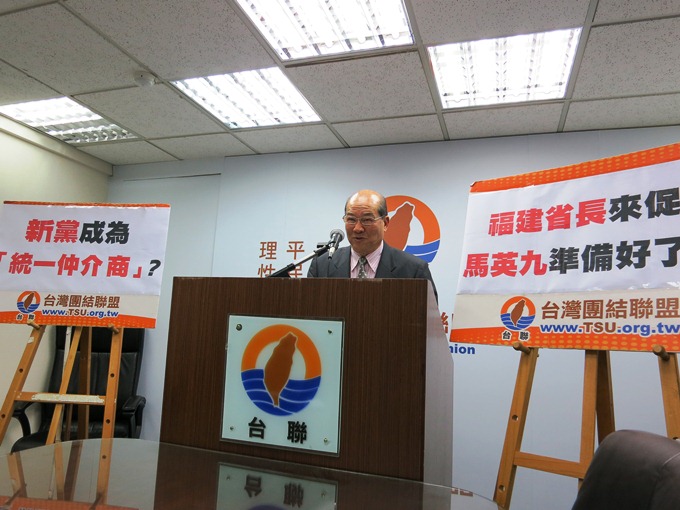 台灣團結聯盟主席黃昆輝今（20）日批評，新黨在台灣成立「台灣平潭關係協會」，他質疑他們甘為「統一仲介商」。圖：林朝億/攝影   