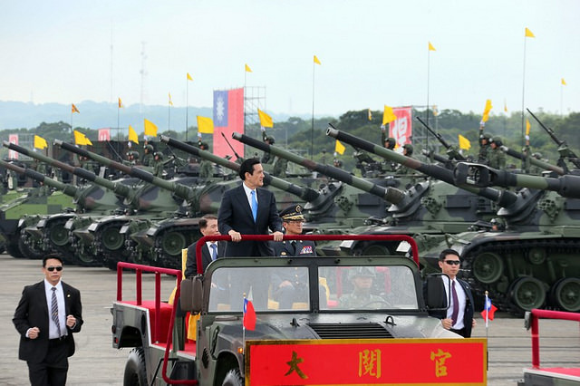 總統馬英九10日視導漢光31號演習，他強調，去年的募兵成效佳，也有效提升了國軍的戰力。圖：總統府提供   