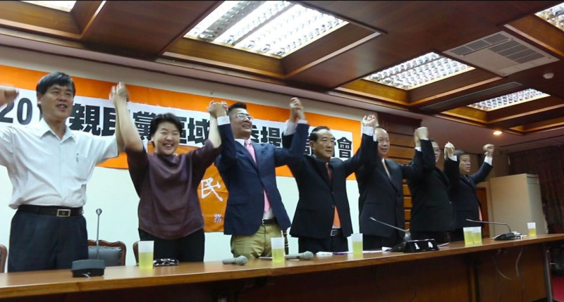 親民黨1日正式提名5位立委參選人，黨主席宋楚瑜親自為子弟兵站台，宣布親民黨「重新回到主流社會」。圖：符芳碩/攝   