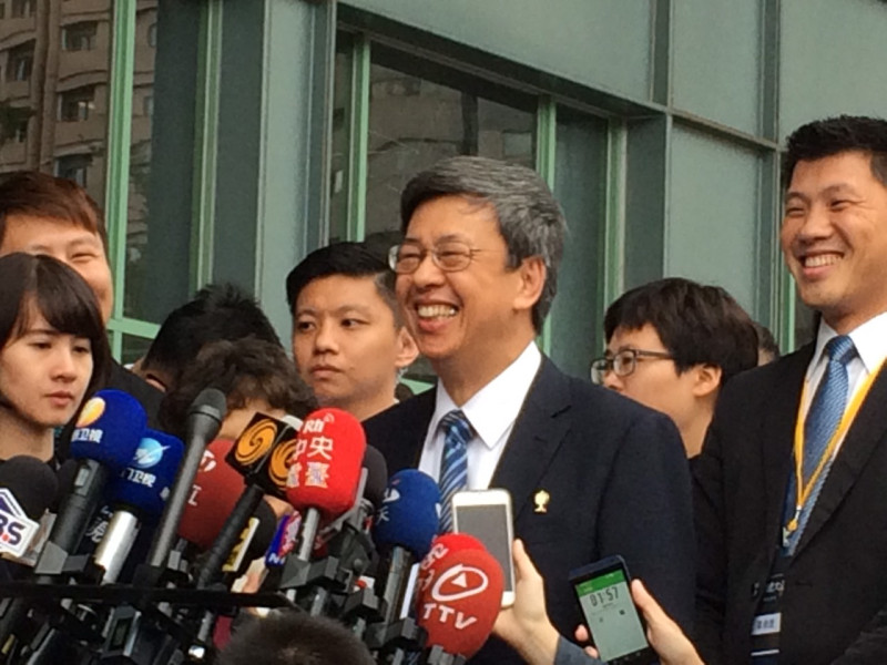 民進黨副總統候選人陳建仁20日對批評藍營長照政策像隔離痲瘋病患一說道歉。
   圖：新頭殼資料照片