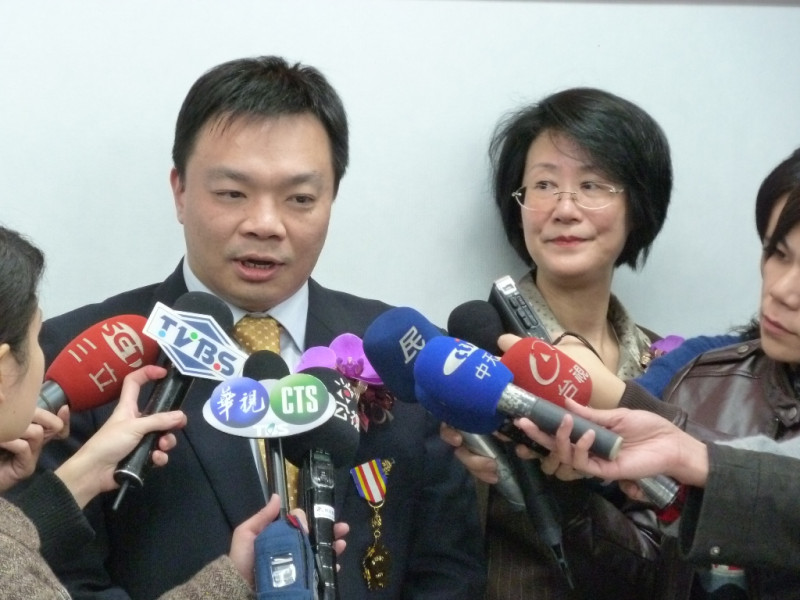 蒙藏委員會缷任委員長高思博9日表示，2012總統大選和3月立委補選一定會盡全力幫忙。圖片：謝莉慧攝   