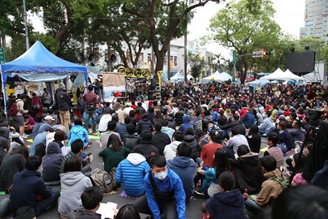 約700多位民眾參與上禮拜天（6日)下午場次在青島東路上舉行的公民憲政會議草根論壇。圖2之1：新頭殻資料照片   