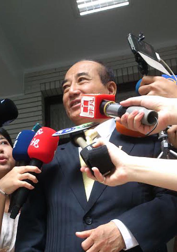立法院長王金平今(17)日表示，是否會再加開臨時會，還是要看國民黨團如何處理。圖：翁嫆琄/攝。   