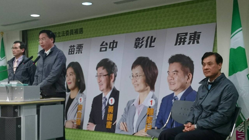 民進黨秘書長吳釗燮、選對會召集人蘇嘉全7日晚間召開選後記者會。圖：林朝億/攝影   