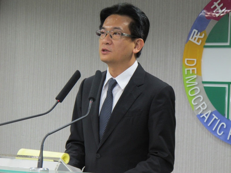 民進黨發言人林俊憲7日批評監院提名，是走了個王建煊、來了個張博雅。圖：林朝億/攝   
