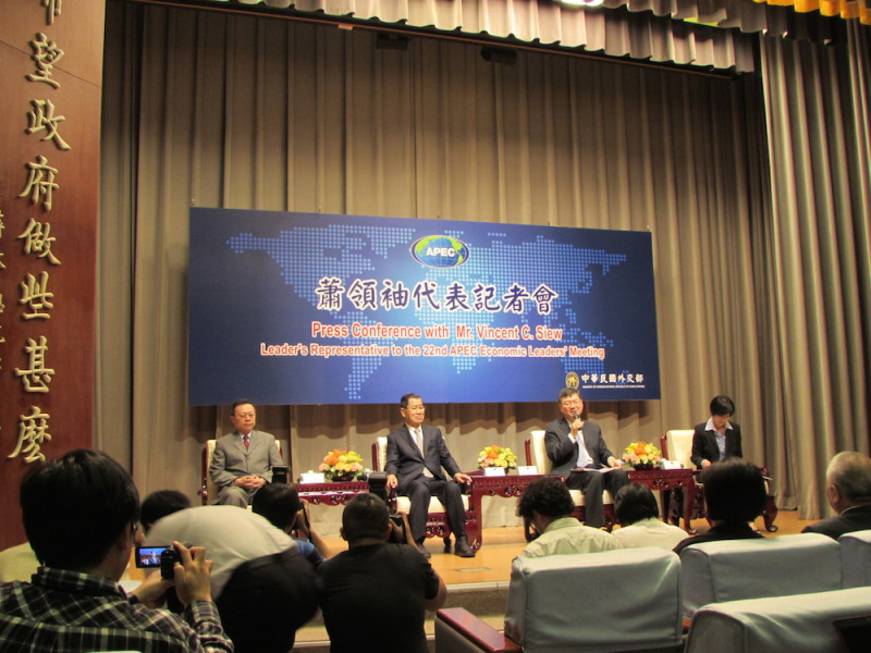 2014年第22屆APEC經濟領袖會議代表團今(3)日舉辦行前記者會。圖：邱珮文/攝   