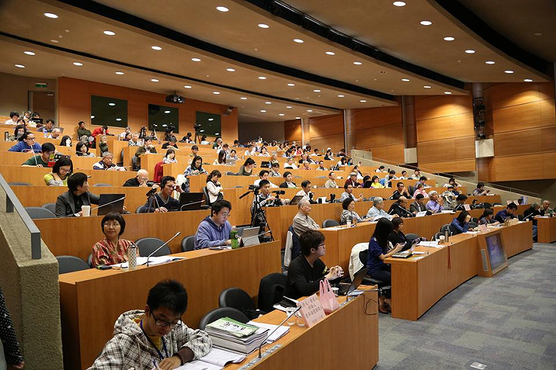 台大霖澤館會場內有上百位觀眾。圖3之2：林雨佑/攝&nbsp;&nbsp;&nbsp;