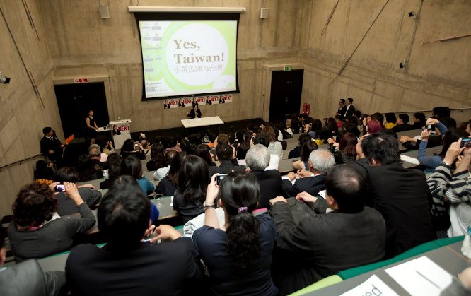 民進黨主席蔡英文倫敦時間9日上午於倫敦大學亞非學院（SOAS）致詞說，台灣會善用「軟實力」尋求國際主流社會的支持。（圖片來源：民進黨提供）   