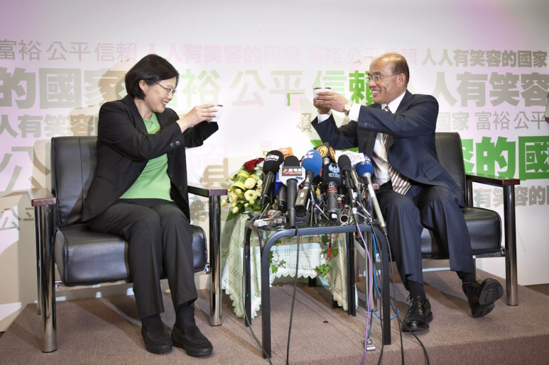 民進黨昨天的蔡蘇會（圖），今天引來國民黨立委的冷嘲熱諷。圖片來源：翻攝自蔡英文臉書。   