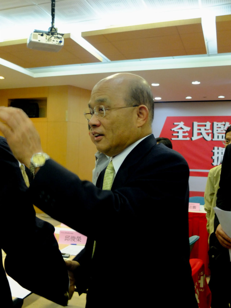 民進黨主席蘇貞昌今(20)日表示，民進黨明天將進行全台緊急動員，號召大家包圍立法院。圖：翁嫆琄/攝。   