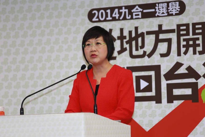 民進黨發言人徐佳青今（29）日晚間在記者會上表示，民進黨在6都市議員200席次中拿下167席。圖：林雨佑/攝   