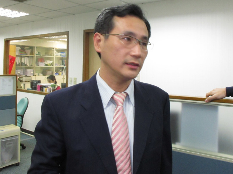 民進黨發言人鄭運鵬4日表示，台東縣立委選區提名作業將提早舉行。圖：林朝億/攝   