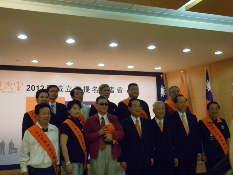 親民黨10日公布首波立委提名名單，包括作家李敖等10人都將代表橘營投入2012立委選戰。圖片：謝莉慧攝   