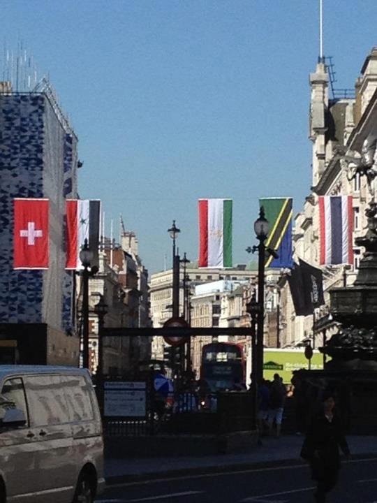 倫敦奧運即將開幕，但高掛在倫敦市中心攝政街（Regent Street）的中華民國國旗，於今(24)日遭到移除，原因不明。圖片來源：翻攝自臉書   
