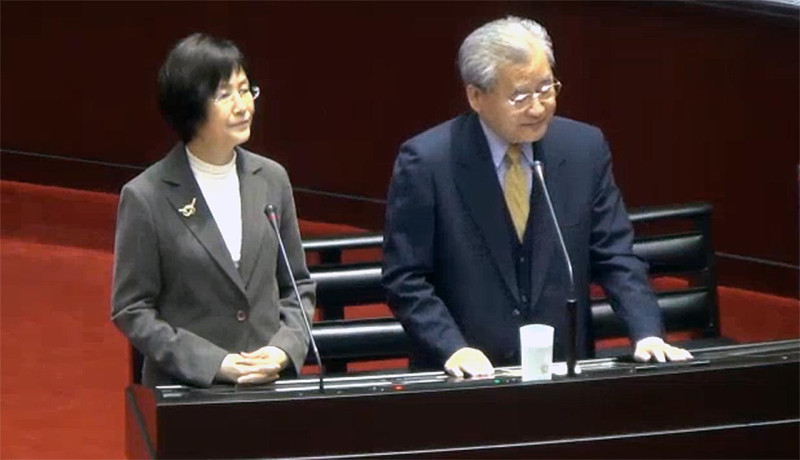 法務部長羅瑩雪今(15)日表示，應該可在1週內成立扁案的醫療鑑定小組。圖：翁嫆琄/攝   