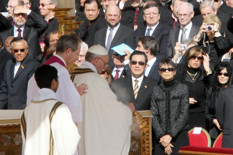 總統馬英九伉儷前往梵蒂岡參加新教宗方濟各的就職彌撒。圖片來源：翻攝自馬英九臉書。   