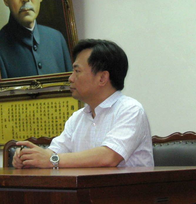 民進黨秘書長林錫耀8日陪同黨主席蘇貞昌出席黨團大會。圖片：林朝億/攝   