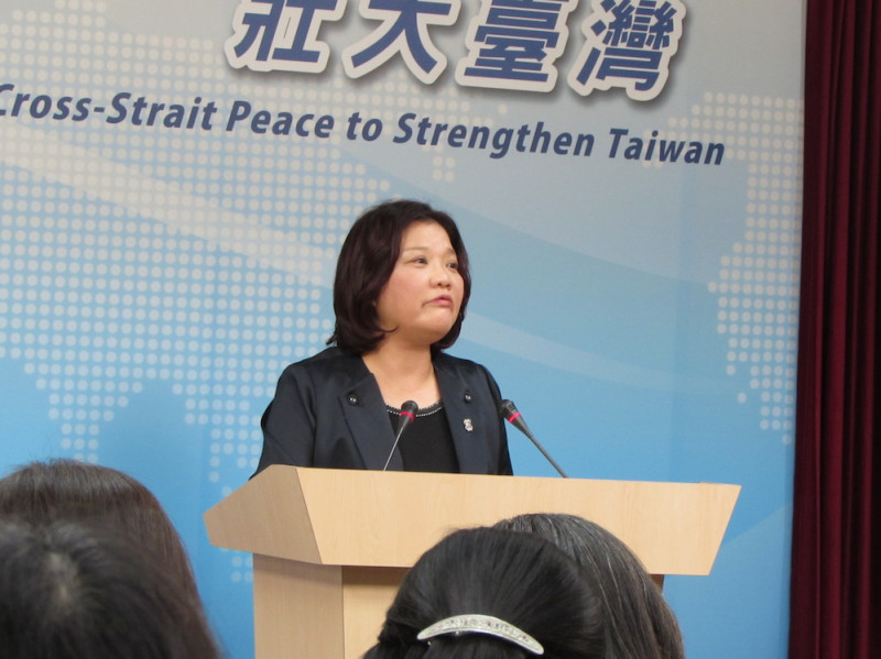 中國宣布7月1日起實施台灣居民來往中國免簽注新措施，對此，陸委會發言人吳美紅18日表示，我方初步正面看待。圖：邱珮文/攝   